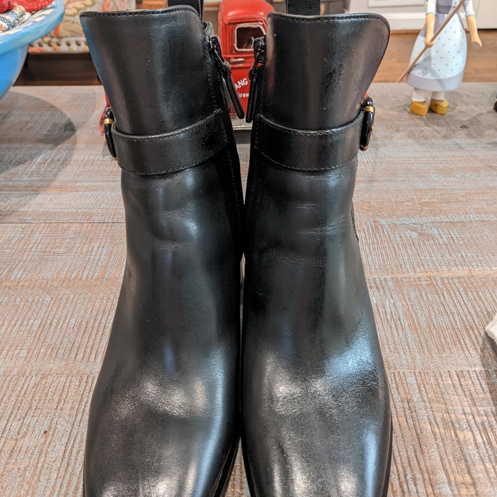 Gorgeous Tory Burch Signature Black Boots, Size 7.5